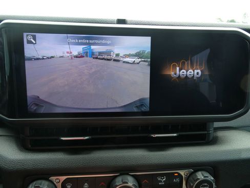Used 2024 Jeep Gladiator Sport AWD/4WD image 34