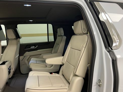New 2026 GMC Yukon XL Denali w/ Denali Reserve Package AWD/4WD image 10