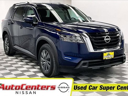 Used 2024 Nissan Pathfinder SV image 1