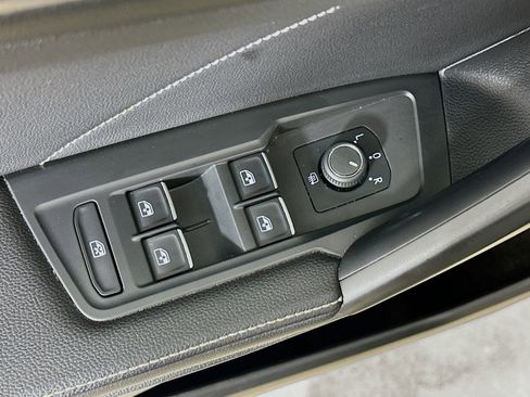 Used 2022 Volkswagen Tiguan SE R-Line AWD/4WD image 16