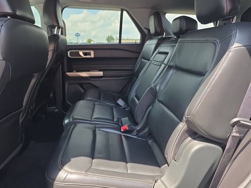 Used 2021 Ford Explorer XLT w/ Equipment Group 202A AWD/4WD image 11