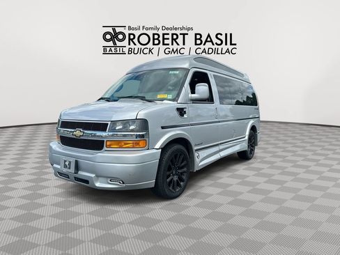 Used 2021 Chevrolet Express 2500 LS w/ Enhanced Convenience Package RWD image 4