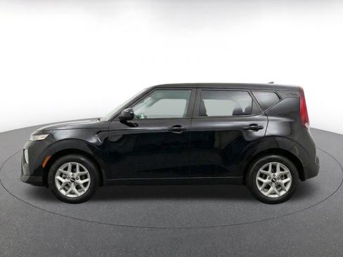 Used 2025 Kia Soul LX w/ LX Technology Package FWD image 4