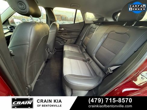 Used 2025 Chevrolet Trax LT w/ LT Convenience Package FWD image 26