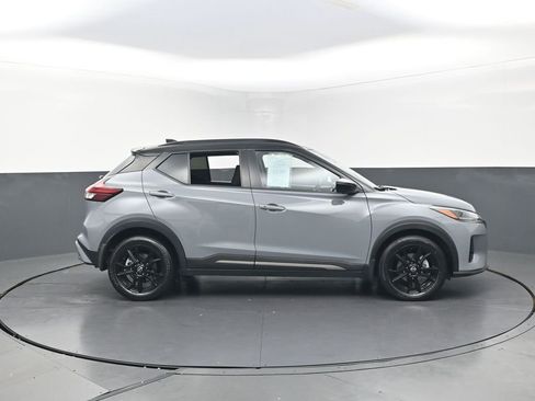 Used 2023 Nissan Kicks SR FWD image 9