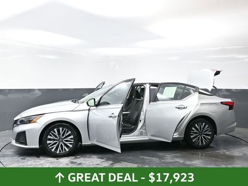 Used 2024 Nissan Altima 2.5 SV FWD image 55