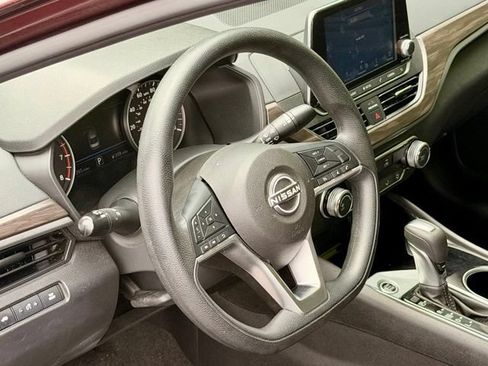 Used 2024 Nissan Altima 2.5 SV FWD image 26