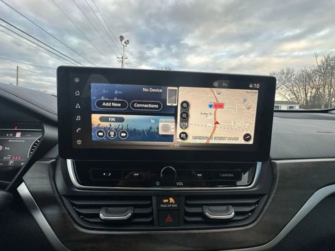 Used 2023 Nissan Altima 2.5 SV w/ SV Premium Package image 24