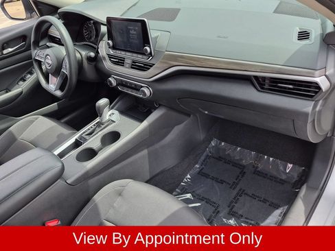 Used 2025 Nissan Altima 2.5 SV FWD image 31