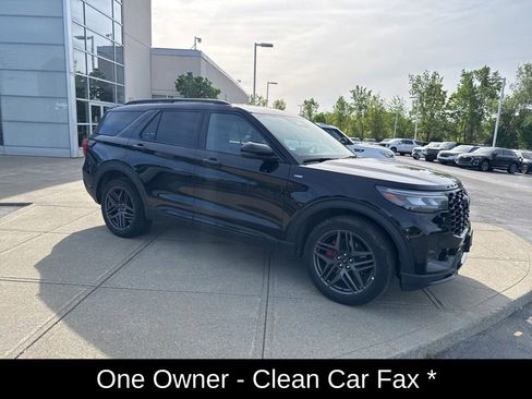 Used 2025 Ford Explorer ST-Line w/ ST-Line Street Pack AWD/4WD image 3