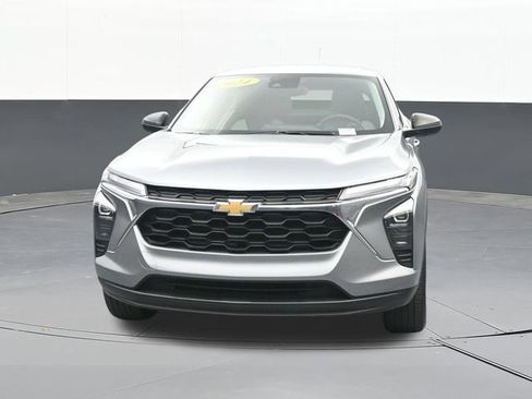 Used 2024 Chevrolet Trax LS FWD image 2