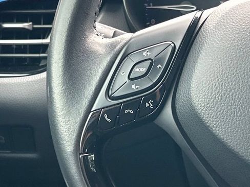 Used 2020 Toyota C-HR XLE FWD image 53