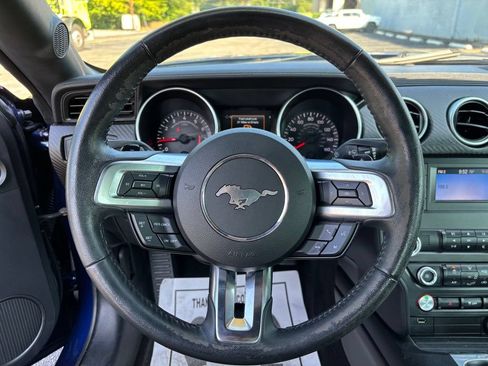 Used 2019 Ford Mustang Coupe RWD image 30