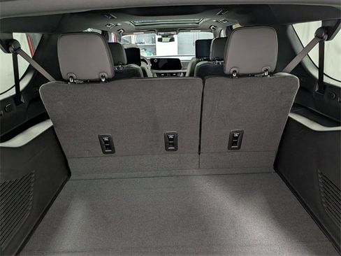 New 2026 Chevrolet Suburban Z71 image 18