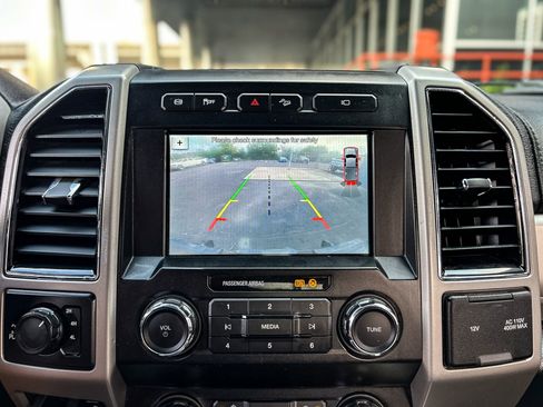 Used 2019 Ford F250 Lariat w/ Lariat Value Package image 22