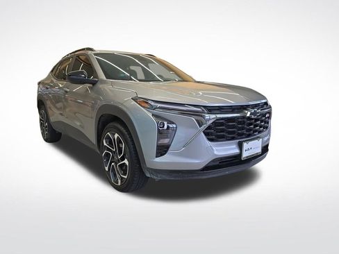 Used 2025 Chevrolet Trax RS w/ Sunroof Package image 8