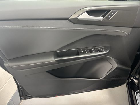 New 2025 Volkswagen Taos SE image 2