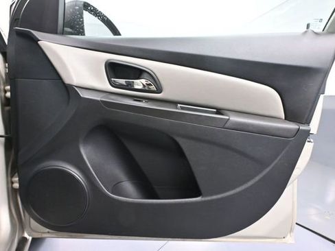 Used 2013 Chevrolet Cruze LS FWD image 38