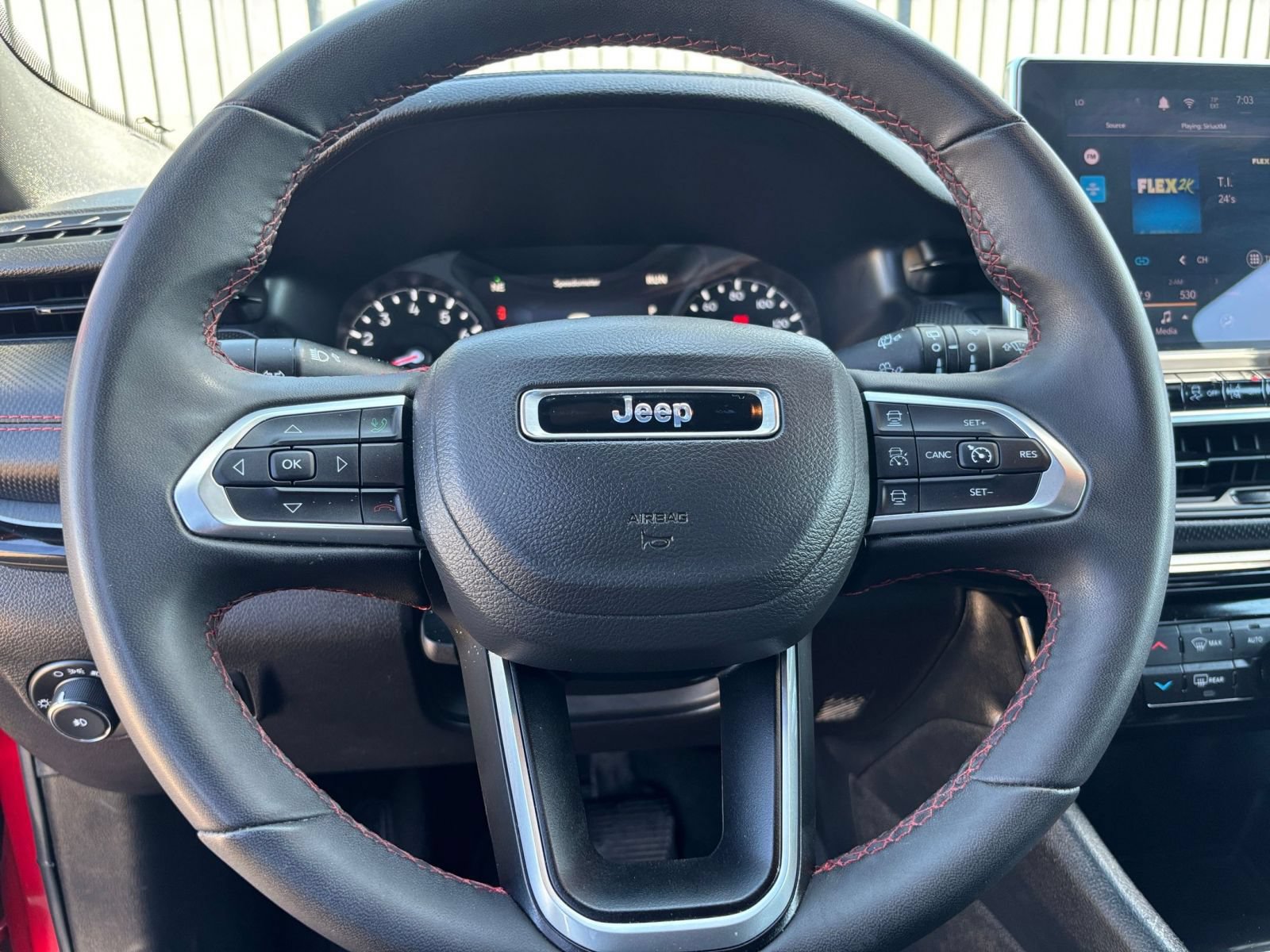 Used 2025 Jeep Compass Trailhawk AWD/4WD image 27