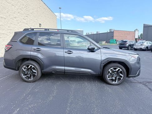 Used 2025 Subaru Forester Premium AWD/4WD image 6