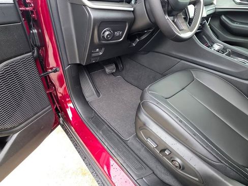 New 2025 Jeep Grand Cherokee L Limited w/ Black Appearance Package image 25