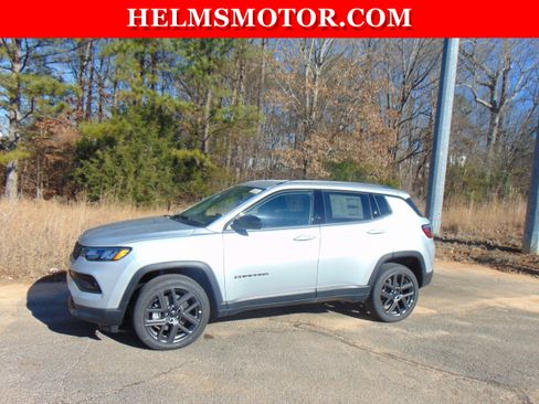 New 2026 Jeep Compass Latitude image 1