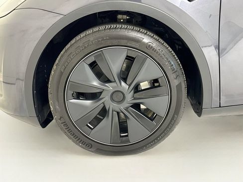 Used 2024 Tesla Model Y Long Range AWD/4WD image 29