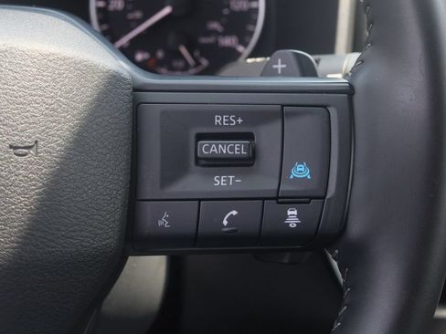 Used 2025 Nissan Rogue SV AWD/4WD image 11