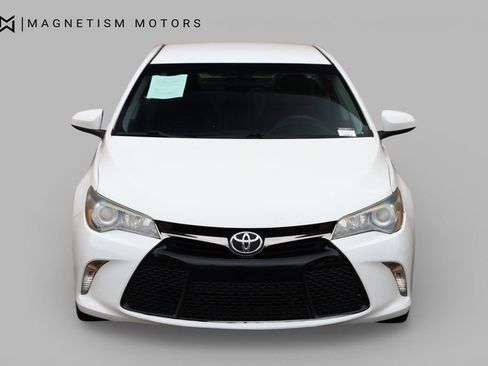 Used 2016 Toyota Camry SE image 4