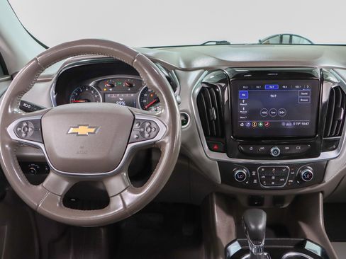 Used 2021 Chevrolet Traverse LT image 17