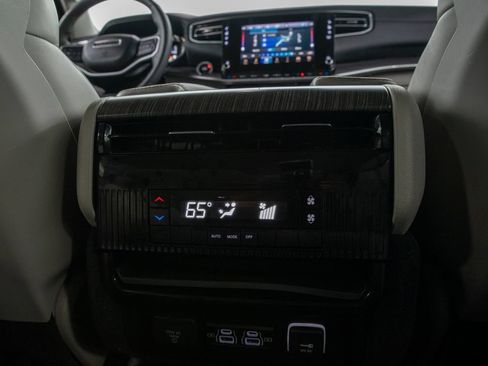 Used 2024 Jeep Wagoneer Series II w/ Flexible Seating Group RWD image 21