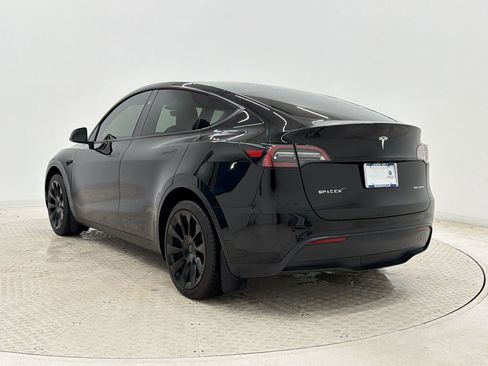 Used 2024 Tesla Model Y Long Range AWD/4WD image 3