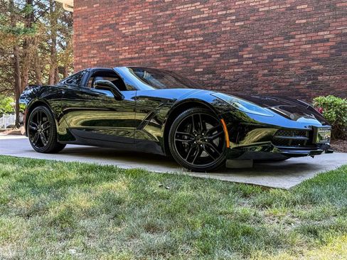 Used 2016 Chevrolet Corvette Stingray Coupe w/ Carbon Flash Badge Package RWD image 32