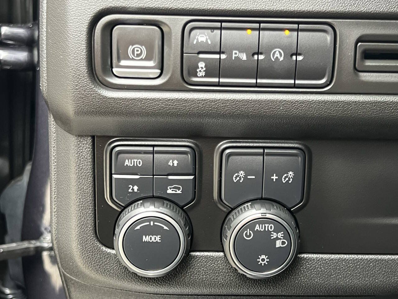 Used 2023 Chevrolet Suburban RST w/ Sport Performance Package AWD/4WD image 30