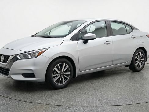 Used 2025 Nissan Versa SV image 3