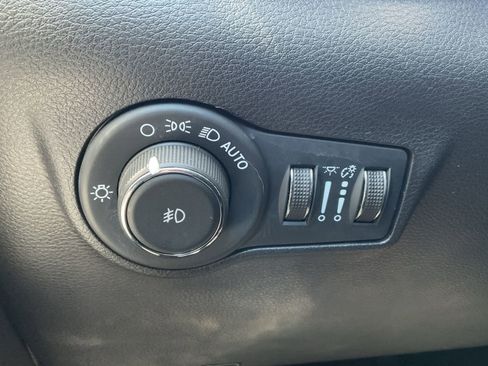 Used 2022 Jeep Compass Trailhawk w/ Sun and Sound Group AWD/4WD image 25