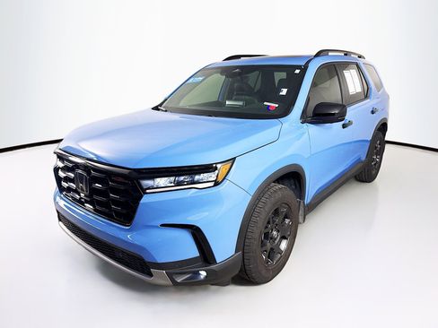 Used 2024 Honda Pilot TrailSport image 4
