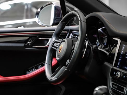 Used 2024 Porsche Macan image 18