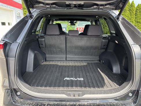 Certified 2023 Toyota RAV4 SE w/ Convenience Package AWD/4WD image 5
