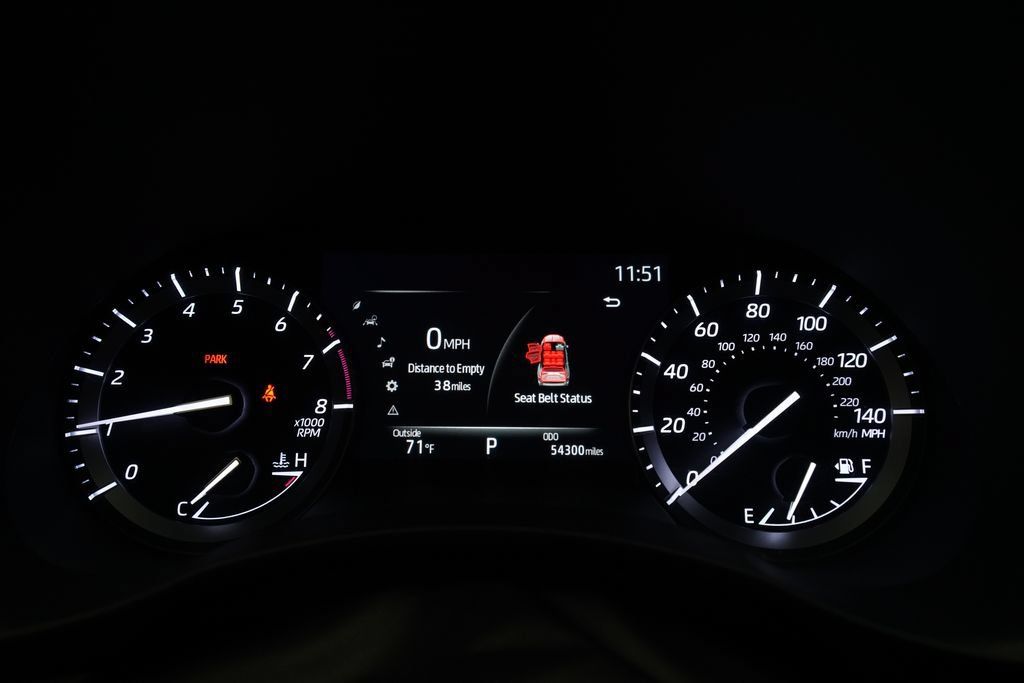 Used 2020 Toyota Highlander XLE FWD image 2