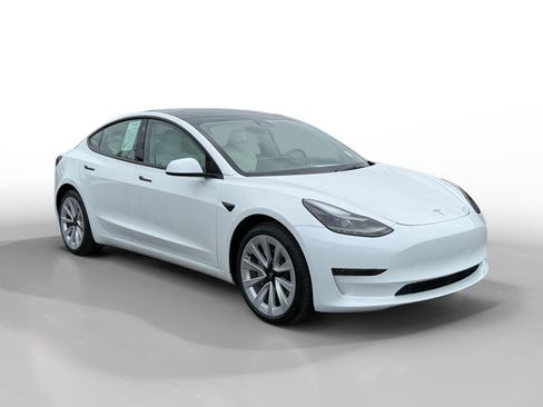 Used 2023 Tesla Model 3 Standard Range image 7