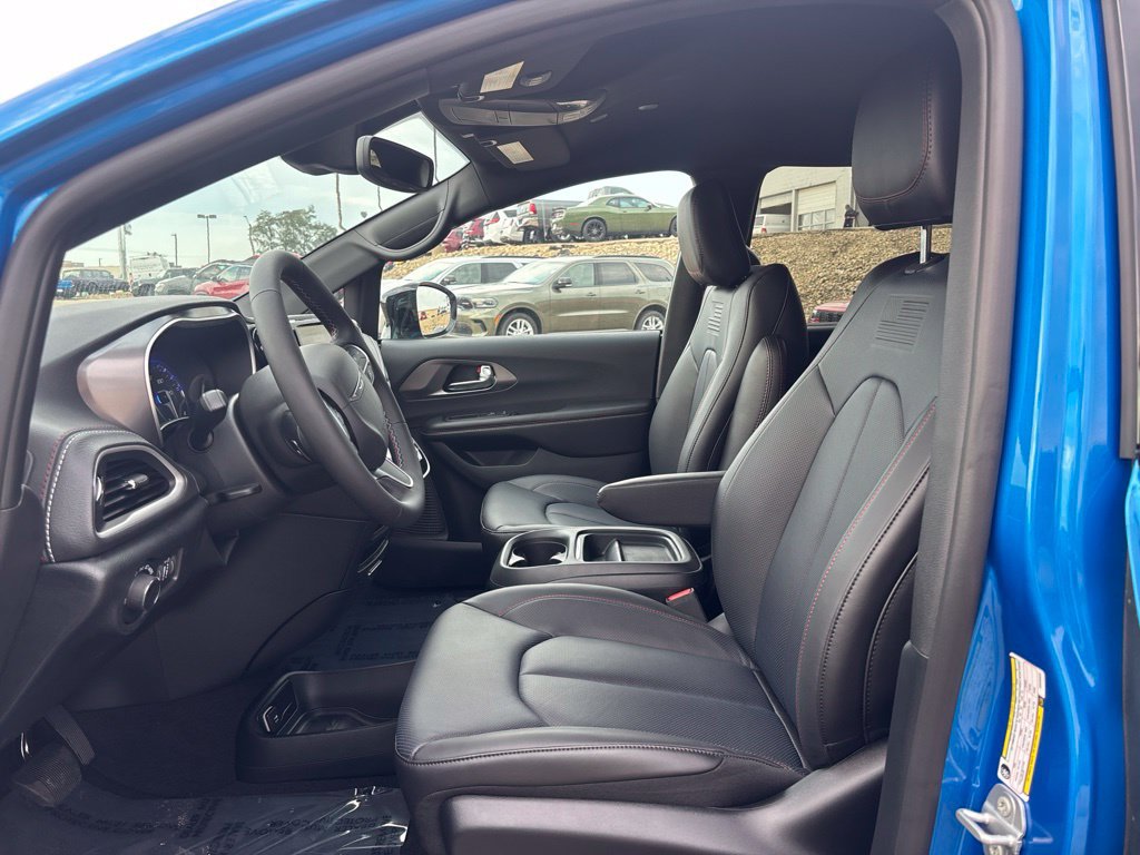 New 2027 Chrysler Pacifica Select AWD/4WD image 11