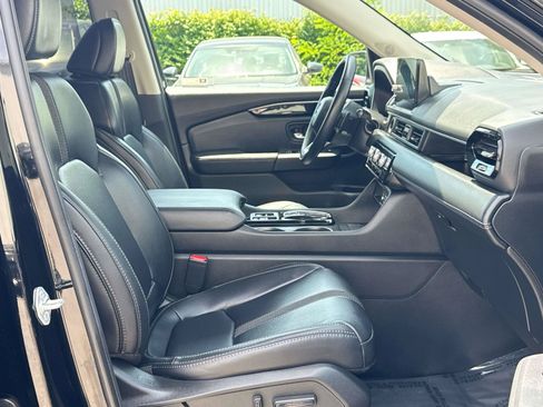 Certified 2025 Honda Pilot EX-L image 9