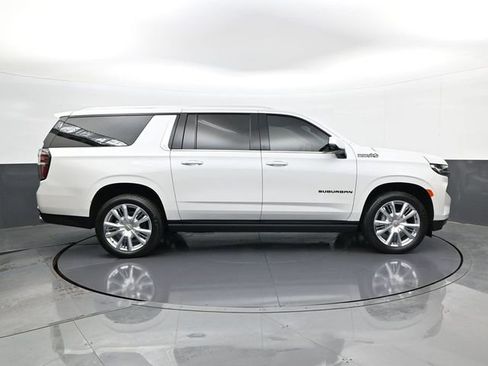 Used 2024 Chevrolet Suburban High Country AWD/4WD image 4