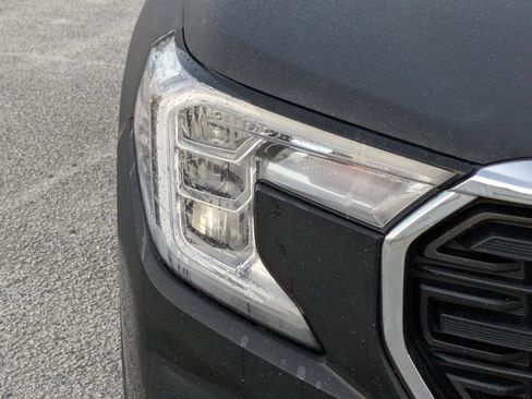 Used 2024 GMC Terrain SLE image 10