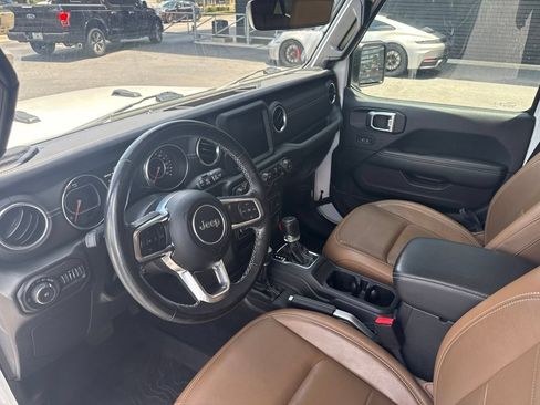Used 2022 Jeep Wrangler Unlimited Sahara w/ Cold Weather Group AWD/4WD image 4