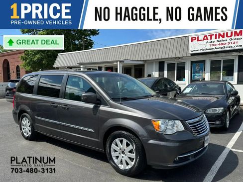 Used 2015 Chrysler Town & Country Touring FWD image 1