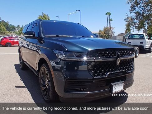 Used 2025 Lincoln Navigator L Reserve w/ Jet Appearance Package AWD/4WD image 3