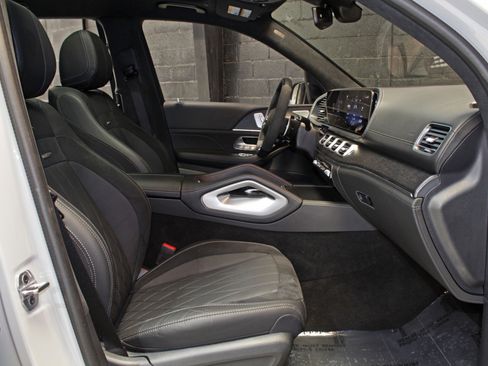 Used 2025 Mercedes-Benz GLS 63 AMG 4MATIC image 44