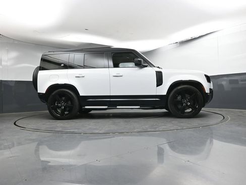 Used 2024 Land Rover Defender 110 X-Dynamic SE AWD/4WD image 29